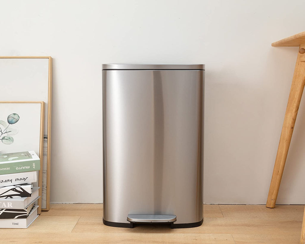 13 Gallon Steel Trash Can with Lid S71407