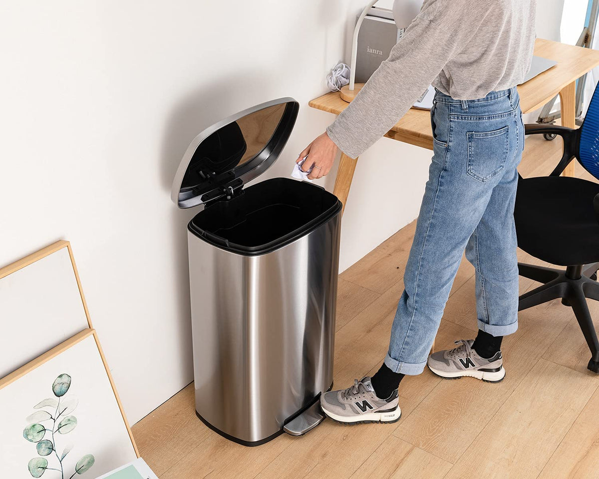 13 Gallon Steel Trash Can with Lid S71407
